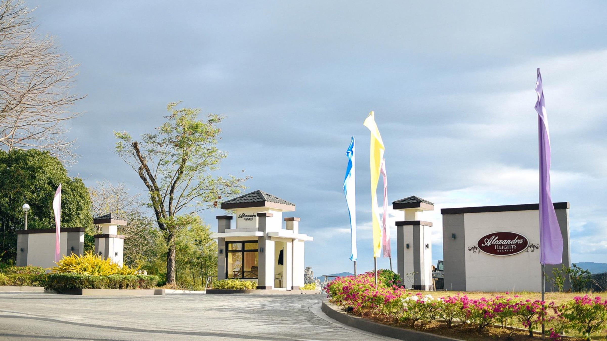 Alexandra Heights main entrance and guardhouse (photo)