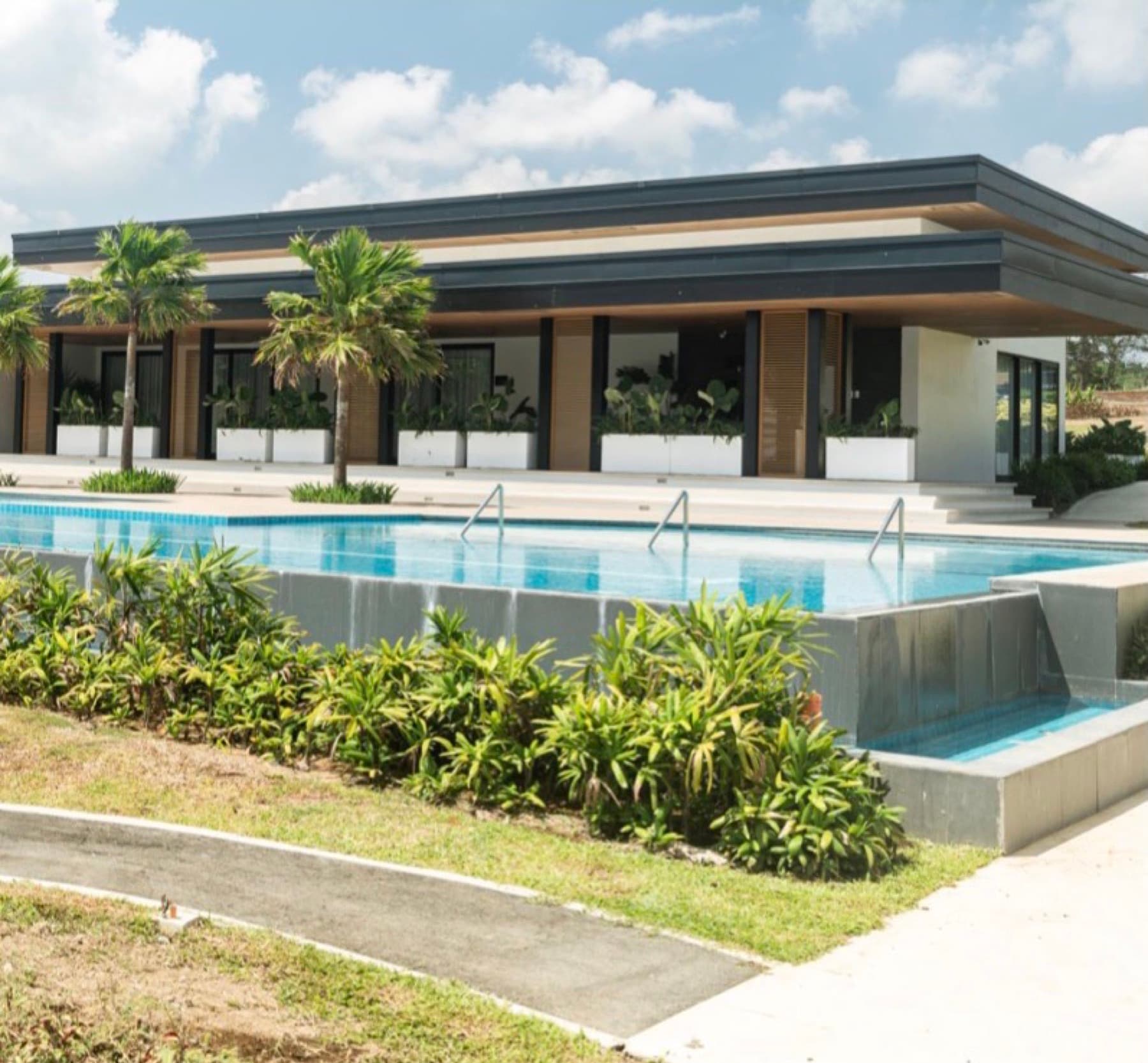 Hillside Ridge, clubhouse and pool (site photo)