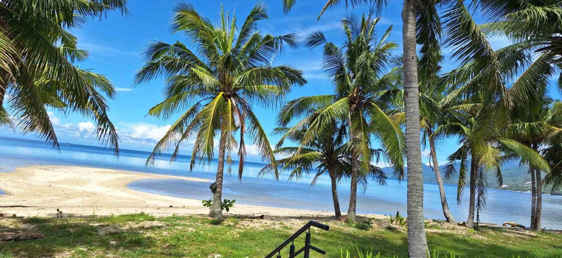 Playa Laiya, white-sand beach (photo)