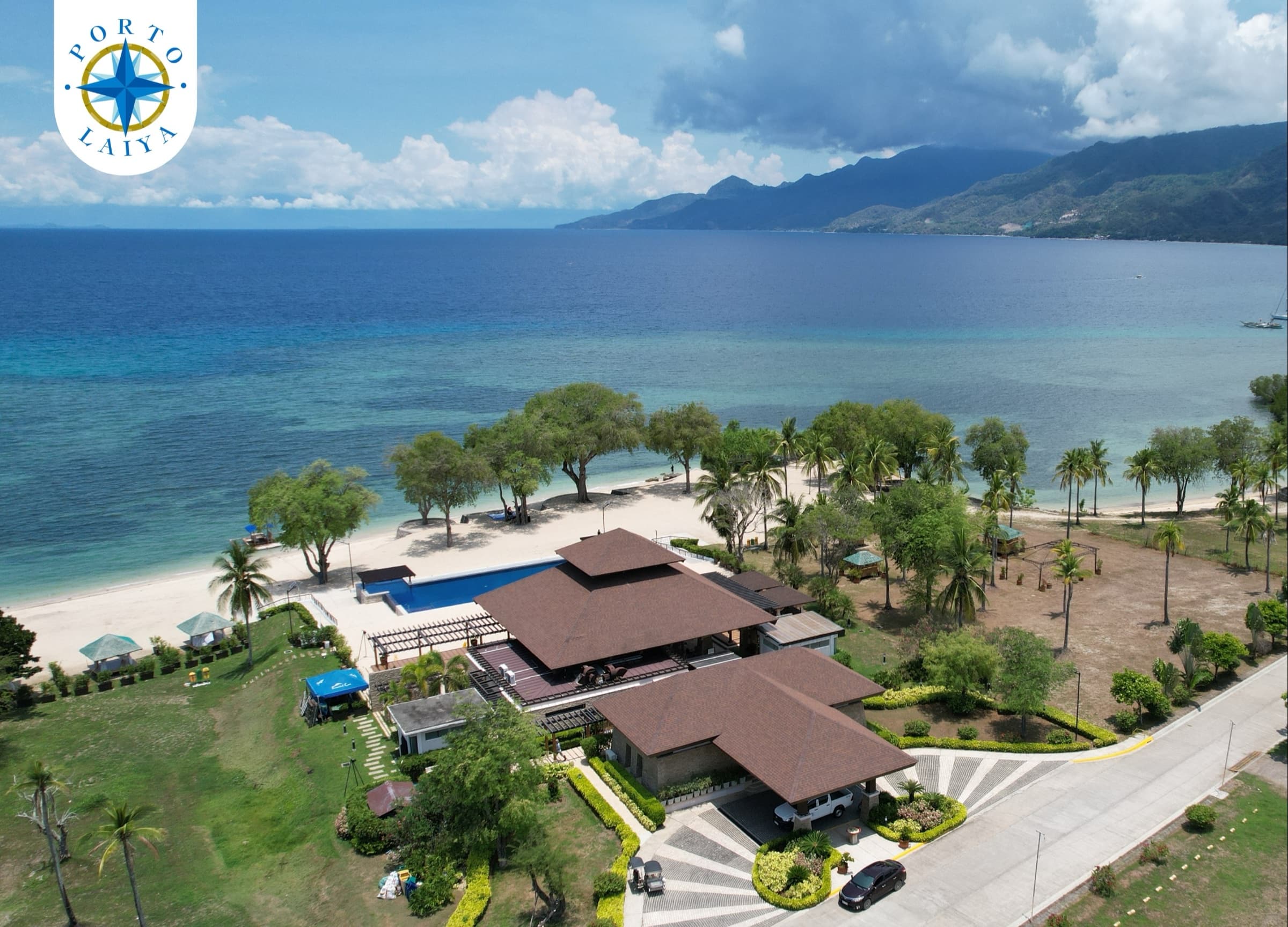 Tamarind Cove clubhouse and pool on the Porto Laiya beachfront, Sigayan Bay behind (photo)