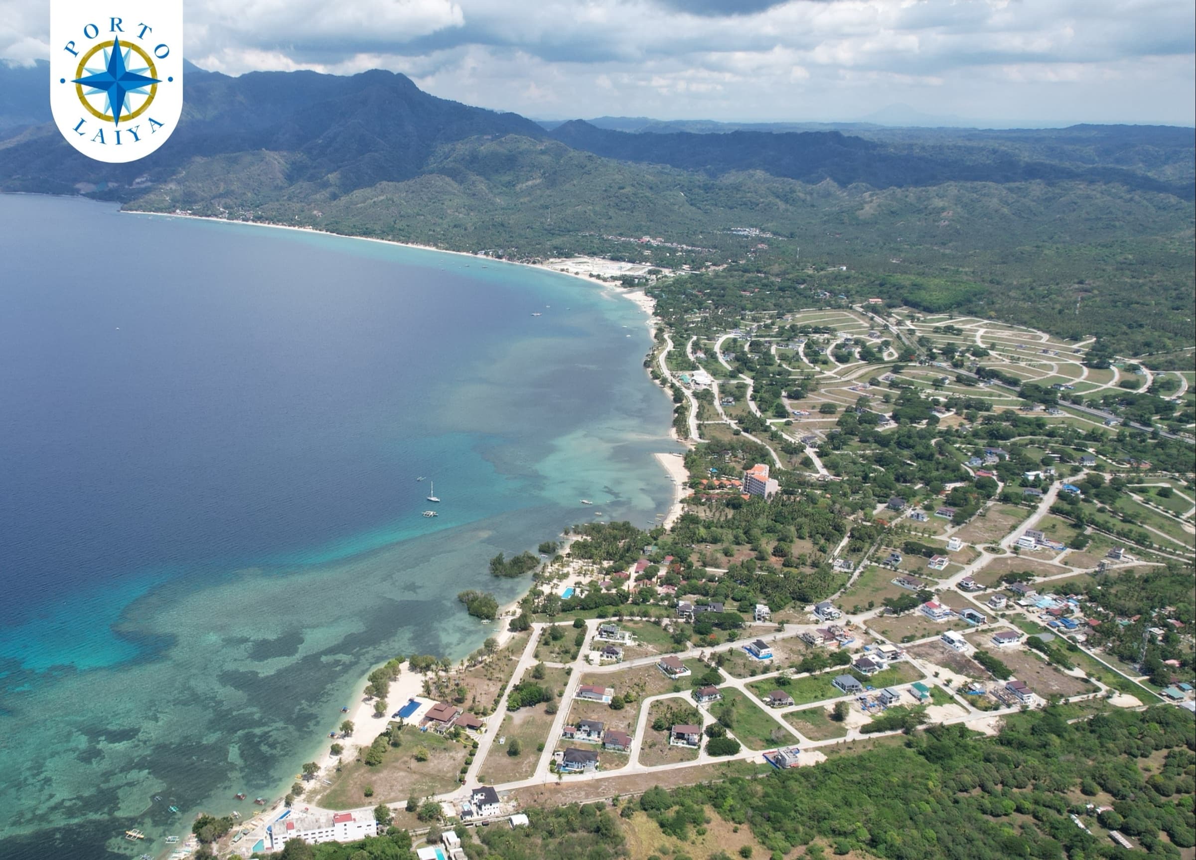 Porto Laiya and the curve of Sigayan Bay from the air (photo)